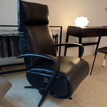 Laden Sie das Bild in den Galerie-Viewer, Atemis Relaxsessel*