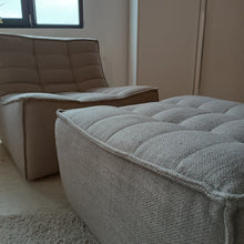 Laden Sie das Bild in den Galerie-Viewer, Sessel und Hocker Hellgrau