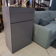Laden Sie das Bild in den Galerie-Viewer, Kommode*