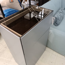 Laden Sie das Bild in den Galerie-Viewer, Kommode*