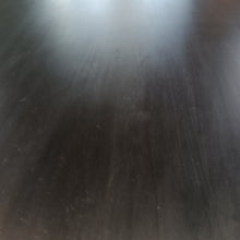 Laden Sie das Bild in den Galerie-Viewer, Black Mango Holztisch