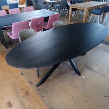 Laden Sie das Bild in den Galerie-Viewer, Black Mango Holztisch