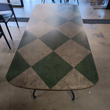 Laden Sie das Bild in den Galerie-Viewer, Brick Outdoortisch