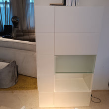 Laden Sie das Bild in den Galerie-Viewer, Singular Hochschrank / Vitrine*