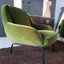 Laden Sie das Bild in den Galerie-Viewer, Freistil 138 Sessel