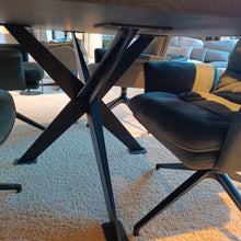 Laden Sie das Bild in den Galerie-Viewer, Baumkantentisch Black*