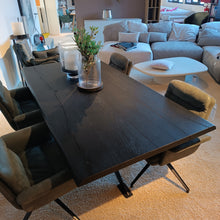 Laden Sie das Bild in den Galerie-Viewer, Baumkantentisch Black*