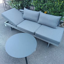 Laden Sie das Bild in den Galerie-Viewer, NEW Holly Stern verstellbare Liege / Lounge