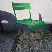 Laden Sie das Bild in den Galerie-Viewer, EINZELSTUHL FERMOB Luxembourg STUHL4