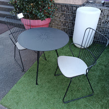 Laden Sie das Bild in den Galerie-Viewer, AKTIONSTISCHGRUPPE HOUE Cirum / Paon BLACK 3tlg.