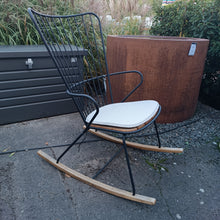Laden Sie das Bild in den Galerie-Viewer, HOUE Schaukelstuhl BLACK