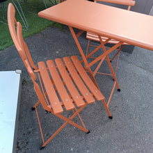 Laden Sie das Bild in den Galerie-Viewer, AKTIONSTISCHGRUPPE FERMOB BISTRO 3tlg.