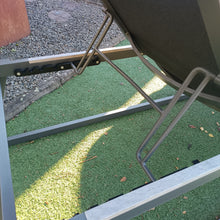 Laden Sie das Bild in den Galerie-Viewer, Solpuri Foxx Liege mit Teak