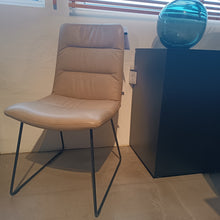 Laden Sie das Bild in den Galerie-Viewer, Leder Stuhl 4er-SET STÜCKPREIS"