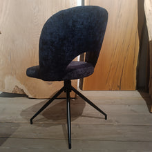 Laden Sie das Bild in den Galerie-Viewer, BOTatu Stuhl"