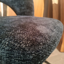 Laden Sie das Bild in den Galerie-Viewer, BOTatu Stuhl"