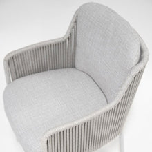 Laden Sie das Bild in den Galerie-Viewer, 4 Seasons Bernini Gartenstuhl Frozen mit 2 Kissen - EH