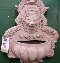 Laden Sie das Bild in den Galerie-Viewer, Leon Wandbrunnen