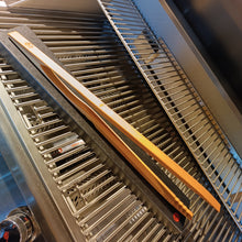 Laden Sie das Bild in den Galerie-Viewer, Oz-goods Grillzange Greta