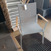 Laden Sie das Bild in den Galerie-Viewer, Zebra Stapelsessel Lotus