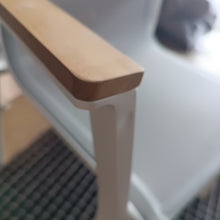 Laden Sie das Bild in den Galerie-Viewer, Zebra Stapelsessel Lotus