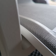 Laden Sie das Bild in den Galerie-Viewer, Zebra Stapelsessel Lotus