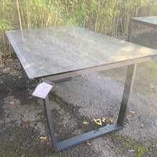 Laden Sie das Bild in den Galerie-Viewer, Tierra Outdoor - LIV Dining-Tisch