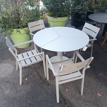 Laden Sie das Bild in den Galerie-Viewer, BRAFAB Tischgruppe DELIA/PEACE 5tlg."