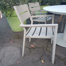 Laden Sie das Bild in den Galerie-Viewer, BRAFAB Tischgruppe DELIA/PEACE 5tlg."