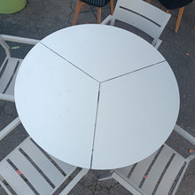 Laden Sie das Bild in den Galerie-Viewer, BRAFAB Tischgruppe DELIA/PEACE 5tlg."