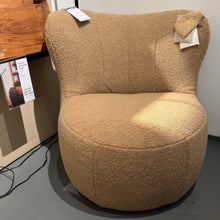 Laden Sie das Bild in den Galerie-Viewer, Freistil Sessel Teddy Stoff 6533 braunbeige