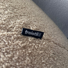 Laden Sie das Bild in den Galerie-Viewer, Freistil Sessel Teddy Stoff 6533 braunbeige