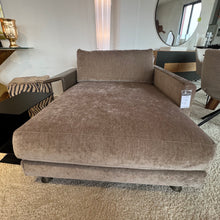 Laden Sie das Bild in den Galerie-Viewer, VIOLETTA LONGCHAIR