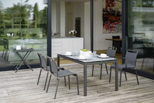 Laden Sie das Bild in den Galerie-Viewer, STERN Stapelsessel Oskar