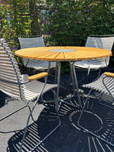 Laden Sie das Bild in den Galerie-Viewer, Houe Dining Tisch & Dining Chair