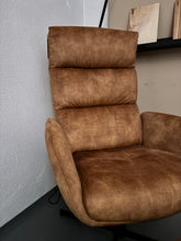 Laden Sie das Bild in den Galerie-Viewer, Sessel mit Hocker