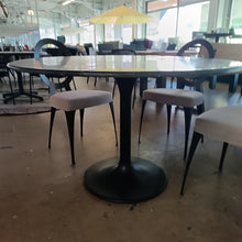 Laden Sie das Bild in den Galerie-Viewer, Mamortisch Rund