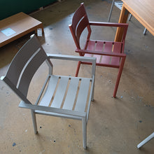 Laden Sie das Bild in den Galerie-Viewer, Alu Chair Nr. 26A
