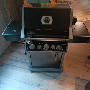 Grill 45 NAPOLEON - Rogue 425 RSB Schwarz inkl Drehspieß