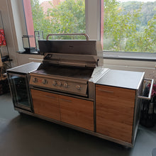 Laden Sie das Bild in den Galerie-Viewer, NIEHOFF Outdoor Küche Pro Master inkl. Grill + Casa Kühlschrank -Grill 63-
