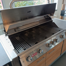 Laden Sie das Bild in den Galerie-Viewer, NIEHOFF Outdoor Küche Pro Master inkl. Grill + Casa Kühlschrank -Grill 63-
