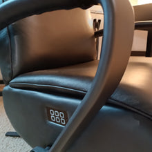 Laden Sie das Bild in den Galerie-Viewer, Atemis Relaxsessel

