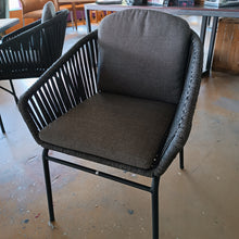 Laden Sie das Bild in den Galerie-Viewer, Bella Lounge Chair Nr.29A
