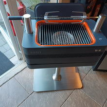 Laden Sie das Bild in den Galerie-Viewer, Grill 3 EVERDURE - Fusion Holzkohlegrill mit Rotiserie
