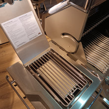 Laden Sie das Bild in den Galerie-Viewer, Grill 49 NAPOLEON - Prestige Pro 500 Edelstahl
