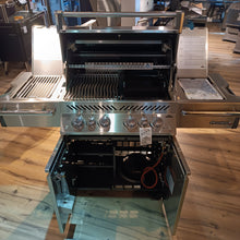 Laden Sie das Bild in den Galerie-Viewer, Grill 49 NAPOLEON - Prestige Pro 500 Edelstahl

