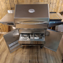 Laden Sie das Bild in den Galerie-Viewer, Grill 26  RÖSLE - Pelletgrill Memphis Pro
