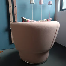 Laden Sie das Bild in den Galerie-Viewer, Drehsessel Basel"
