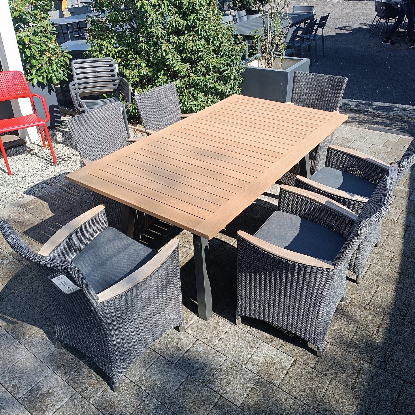 Gartengruppe ZEBRA Status Sessel 6er-Set + Teak Tisch
