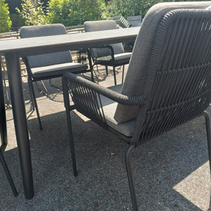AKTIONSTISCHGRUPPE Interno-Prince